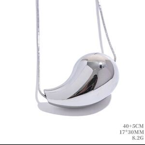 Silver Teardrop Pendant Necklace